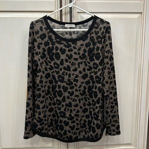 Leopard lightweight top